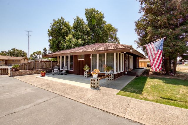 1415 Oklahoma Ave, Escalon, CA 95320