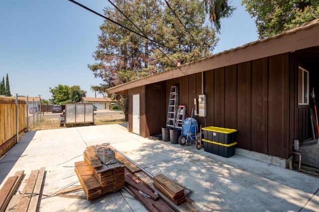 1415 Oklahoma Ave, Escalon, CA 95320