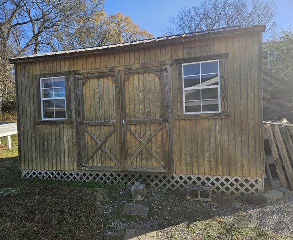 215 Smotherman Ave, Carthage, TN 37030