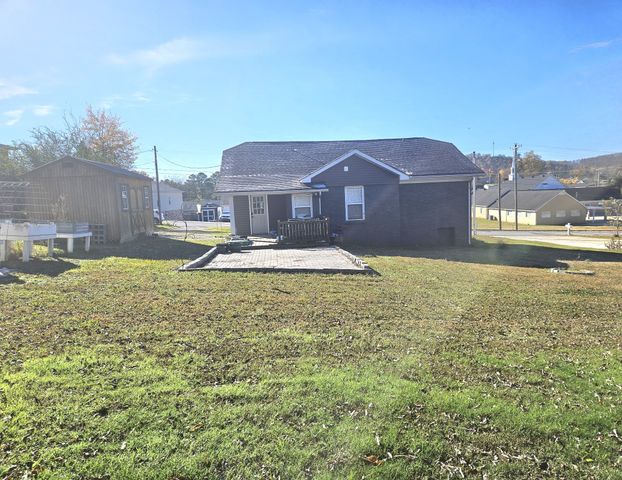 215 Smotherman Ave, Carthage, TN 37030