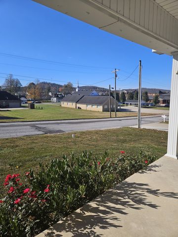 215 Smotherman Ave, Carthage, TN 37030