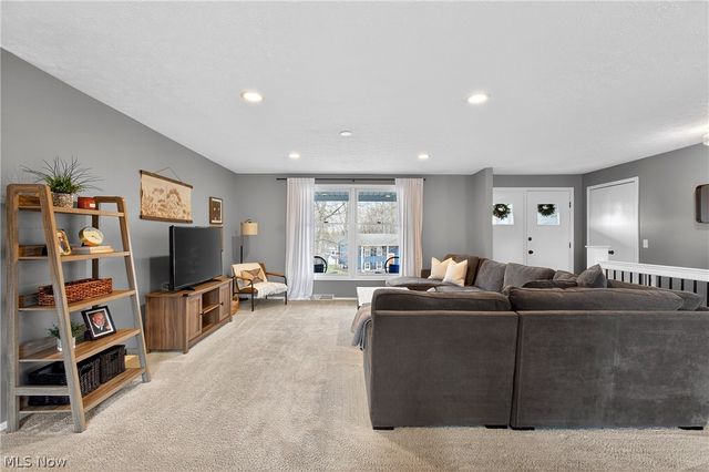 2053 Ironwood Circle NE, Massillon, OH 44646