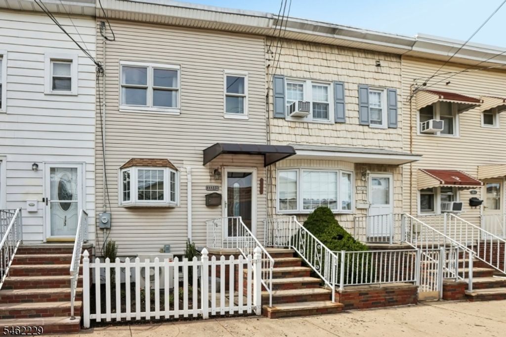 133 1/2 Prospect Ave, Bayonne City, NJ 07002 — photo 2