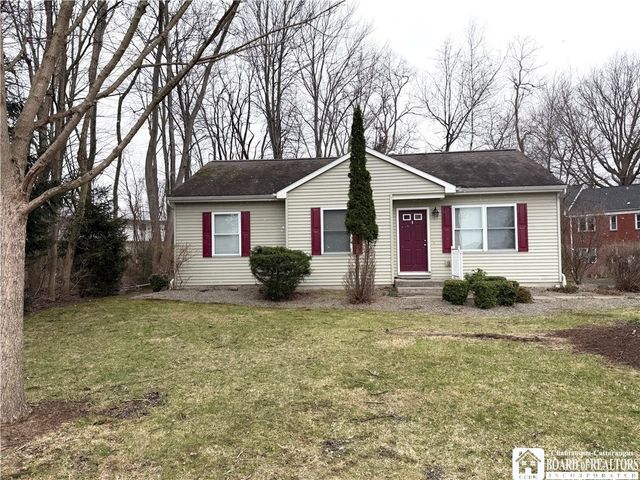 1 Middlesex Drive, Pomfret, NY 14063