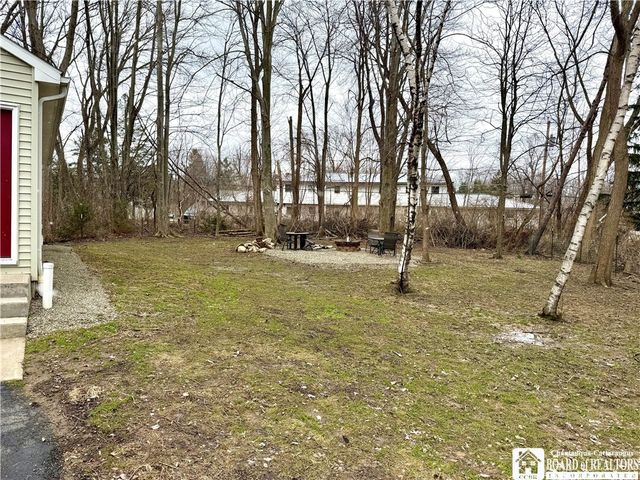 1 Middlesex Drive, Pomfret, NY 14063