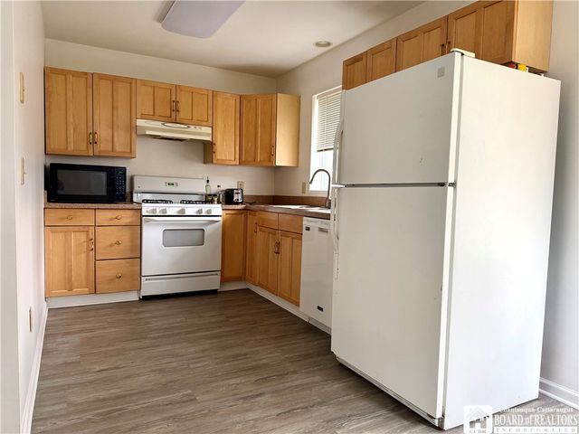 1 Middlesex Drive, Pomfret, NY 14063