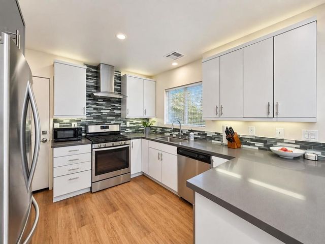 72477 Rolling Knoll Drive, Palm Desert, CA 92260