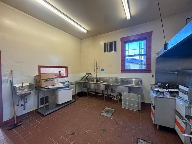 10800 Bancroft, Oakland, CA 94603