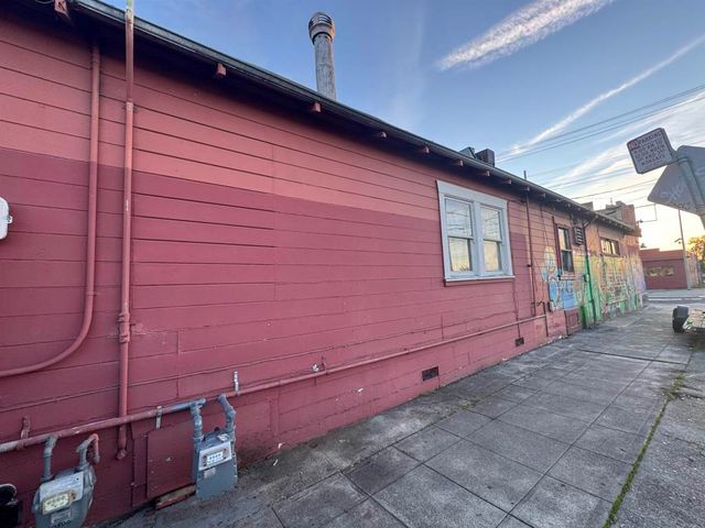 10800 Bancroft, Oakland, CA 94603
