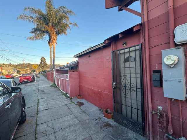 10800 Bancroft, Oakland, CA 94603