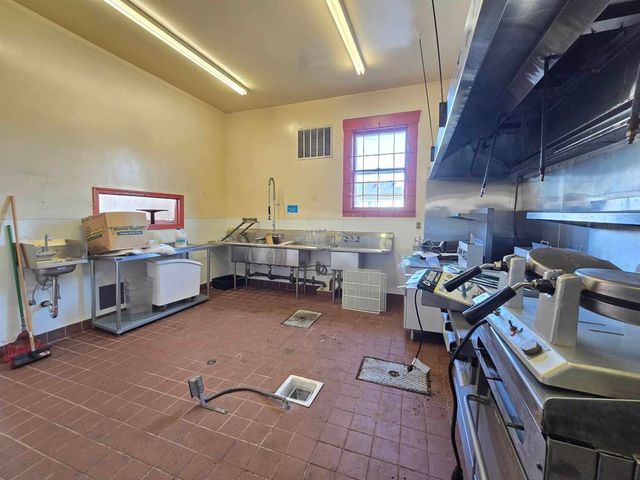 10800 Bancroft, Oakland, CA 94603