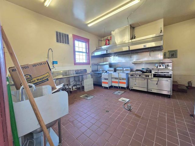 10800 Bancroft, Oakland, CA 94603