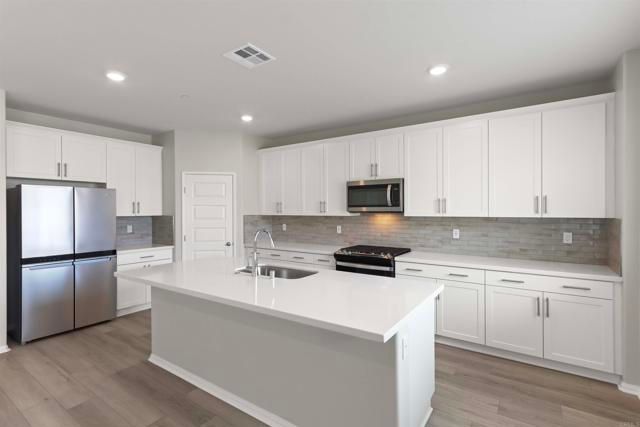 19401 Brush Creek Way, Lake Elsinore, CA 92532