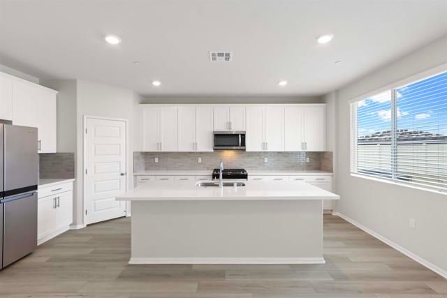 19401 Brush Creek Way, Lake Elsinore, CA 92532