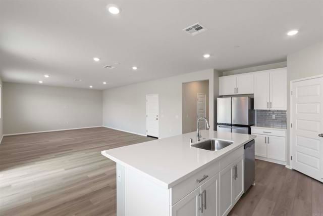 19401 Brush Creek Way, Lake Elsinore, CA 92532