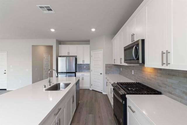 19401 Brush Creek Way, Lake Elsinore, CA 92532