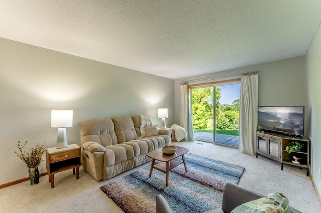 14020 44th Place N 2, Plymouth, MN 55446
