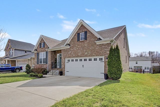 2015 Hedgelawn Dr, Lebanon, TN 37090