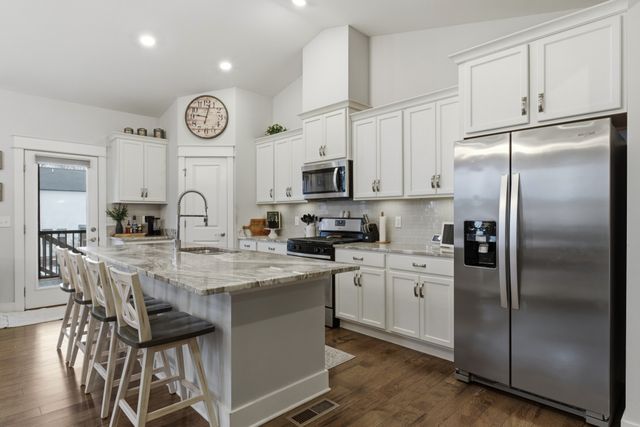 2015 Hedgelawn Dr, Lebanon, TN 37090
