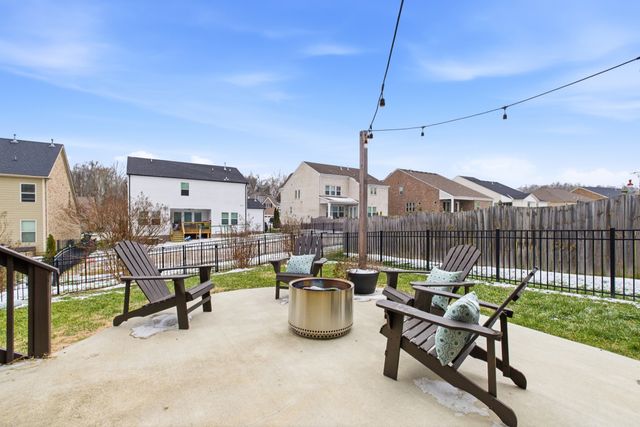 2015 Hedgelawn Dr, Lebanon, TN 37090