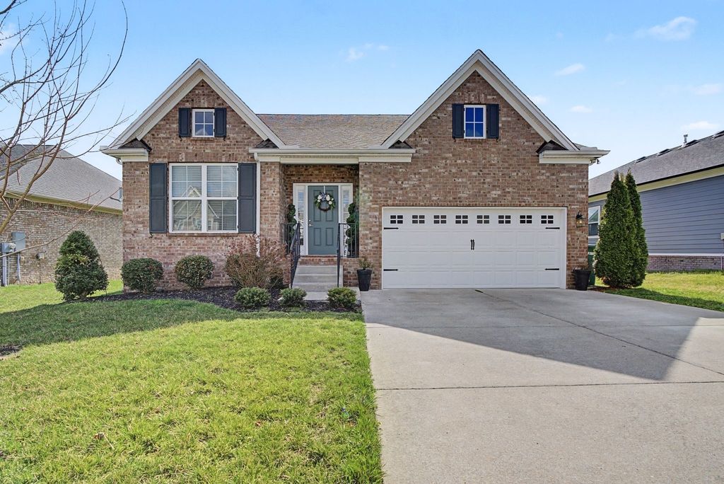 2015 Hedgelawn Dr, Lebanon, TN 37090