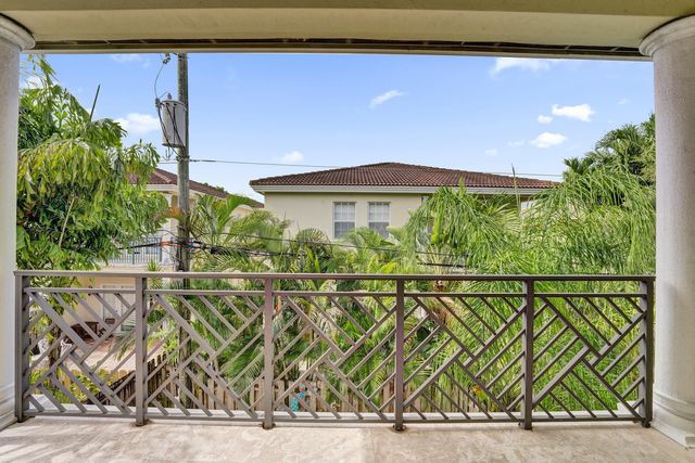 1400 NE 24th Street 1400, Wilton Manors, FL 33305
