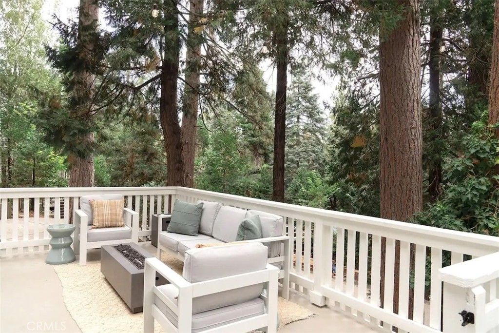 Image 38 of property listing at 810 Sierra Vista, Twin Peaks, CA 92391
