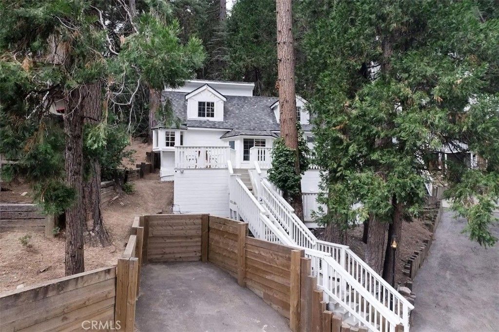 Image 40 of property listing at 810 Sierra Vista, Twin Peaks, CA 92391
