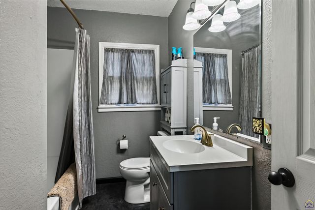 2601 SW Clay ST, Topeka, KS 66611