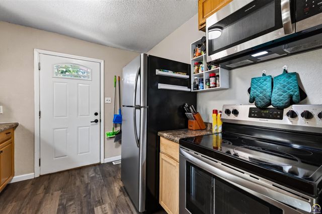 2601 SW Clay ST, Topeka, KS 66611