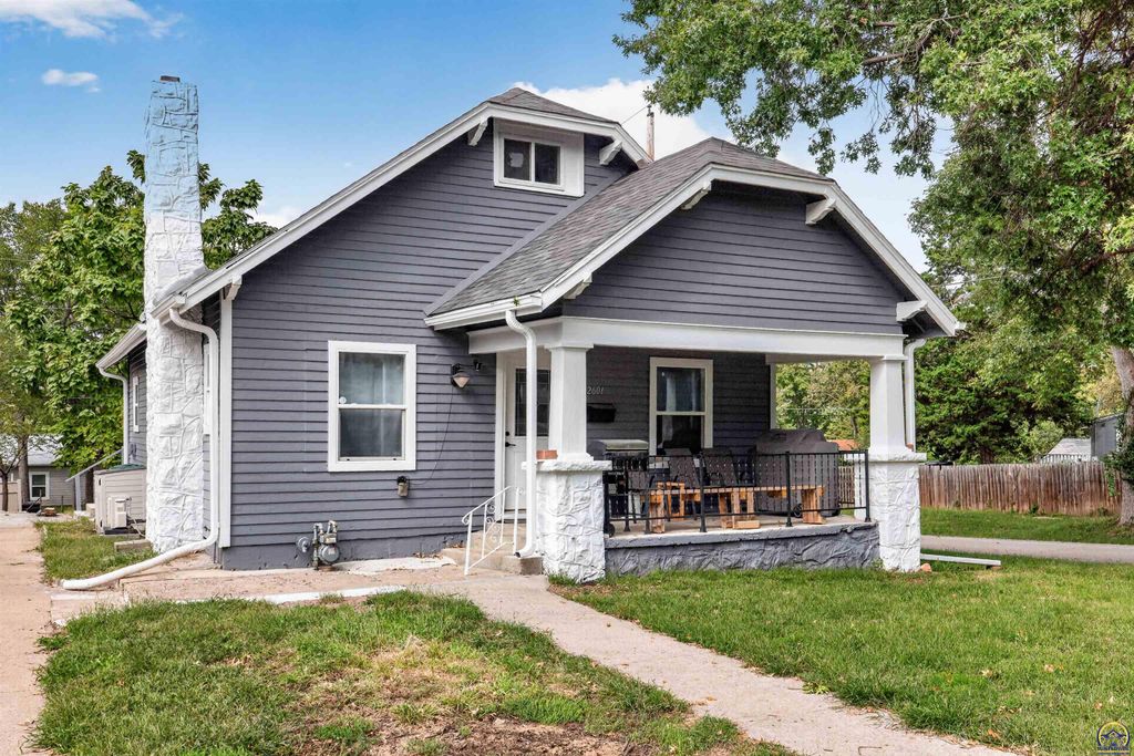 2601 SW Clay ST, Topeka, KS 66611