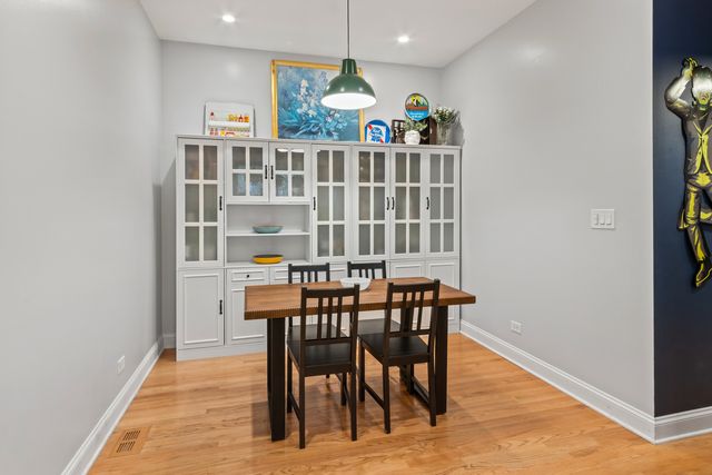 2558 W Haddon Avenue 1, Chicago, IL 60622