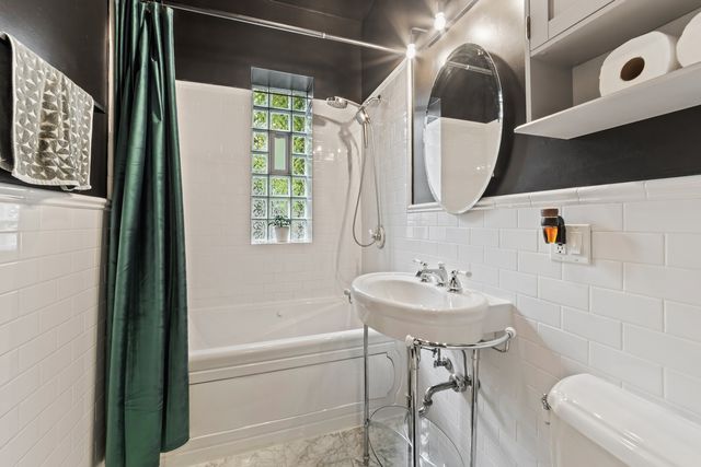 2558 W Haddon Avenue 1, Chicago, IL 60622