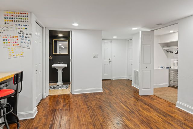 2558 W Haddon Avenue 1, Chicago, IL 60622