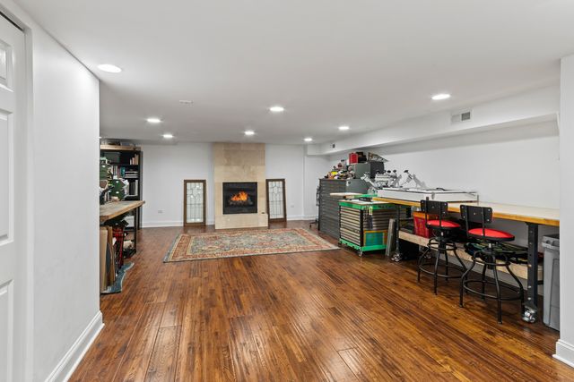 2558 W Haddon Avenue 1, Chicago, IL 60622