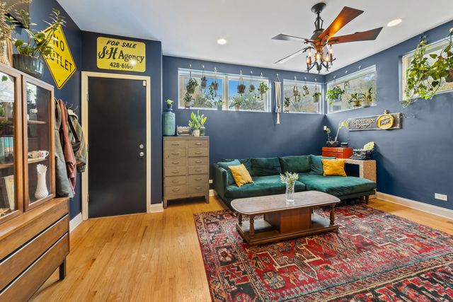 2558 W Haddon Avenue 1, Chicago, IL 60622