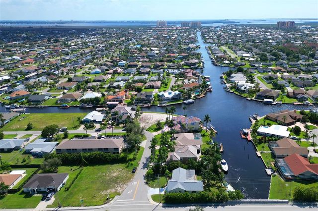 4800 SW 12TH PLACE, Cape Coral, FL 33914