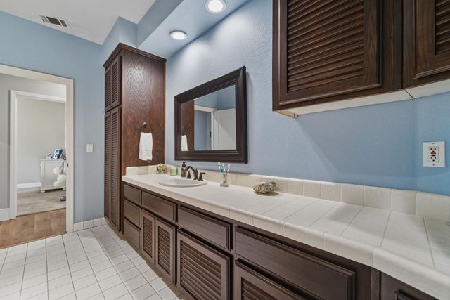 830 Teal Ct, Yuba City, CA 95991