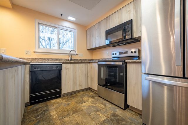 163 New Wickham Drive, Penfield, NY 14526