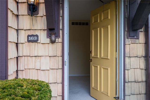 163 New Wickham Drive, Penfield, NY 14526