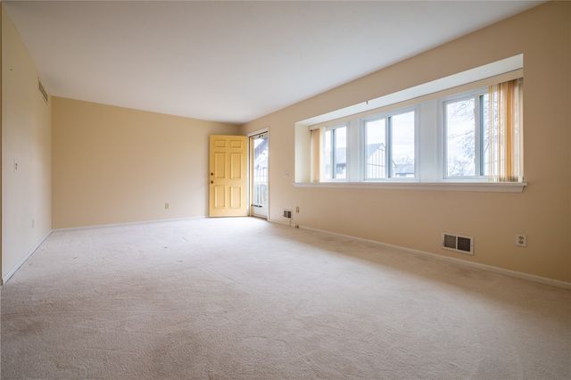 163 New Wickham Drive, Penfield, NY 14526