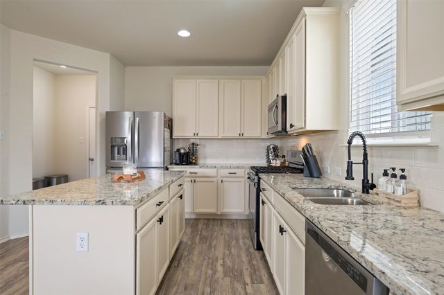 328 Thornless CIR, Buda, TX 78610