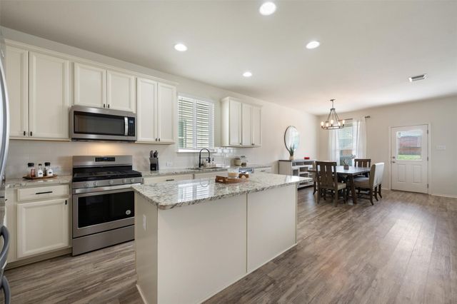 328 Thornless CIR, Buda, TX 78610