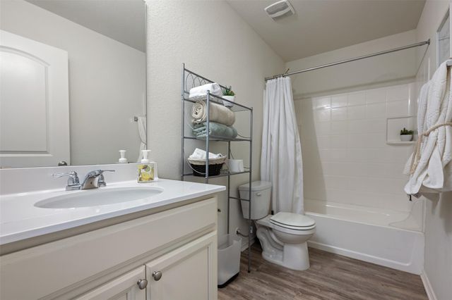 328 Thornless CIR, Buda, TX 78610