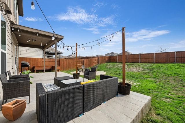 328 Thornless CIR, Buda, TX 78610