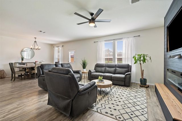 328 Thornless CIR, Buda, TX 78610