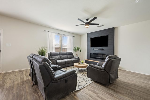 328 Thornless CIR, Buda, TX 78610