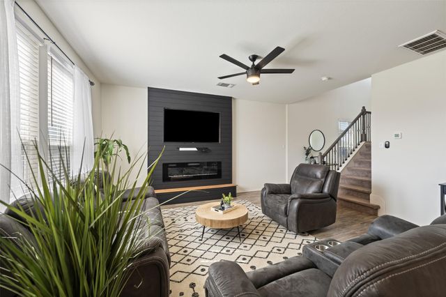 328 Thornless CIR, Buda, TX 78610