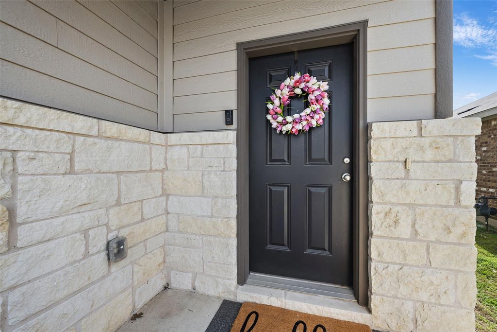 328 Thornless CIR, Buda, TX 78610