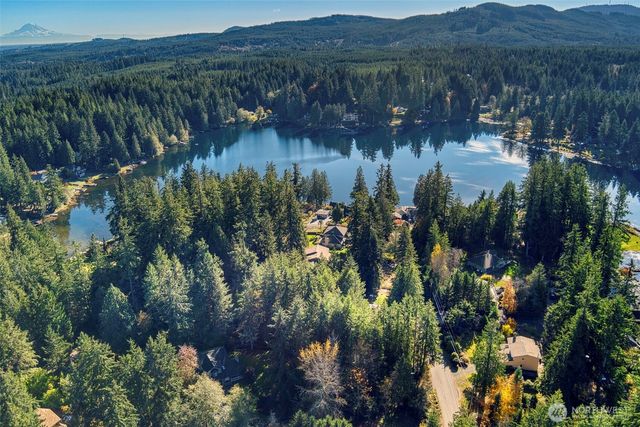4140 Lakeview Avenue NW, Bremerton, WA 98312